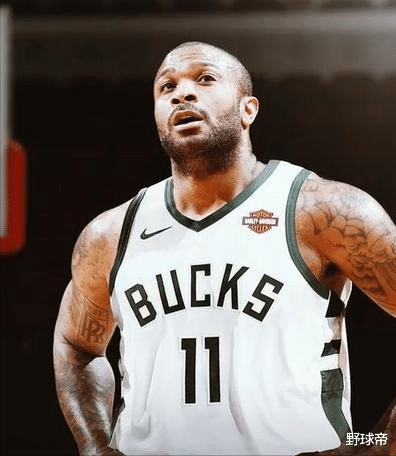 雄鹿队|太强硬了！强如巴特勒，遇见他也吃瘪！在火箭是累赘? 在雄鹿又成香饽饽!