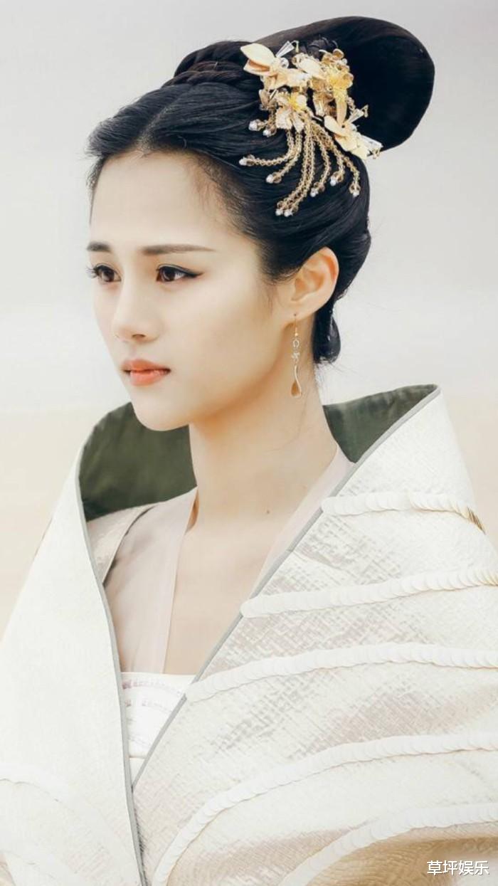 萝莉|天生萝莉脸的明星,整容相当于毁容的她们,从不担心容颜老