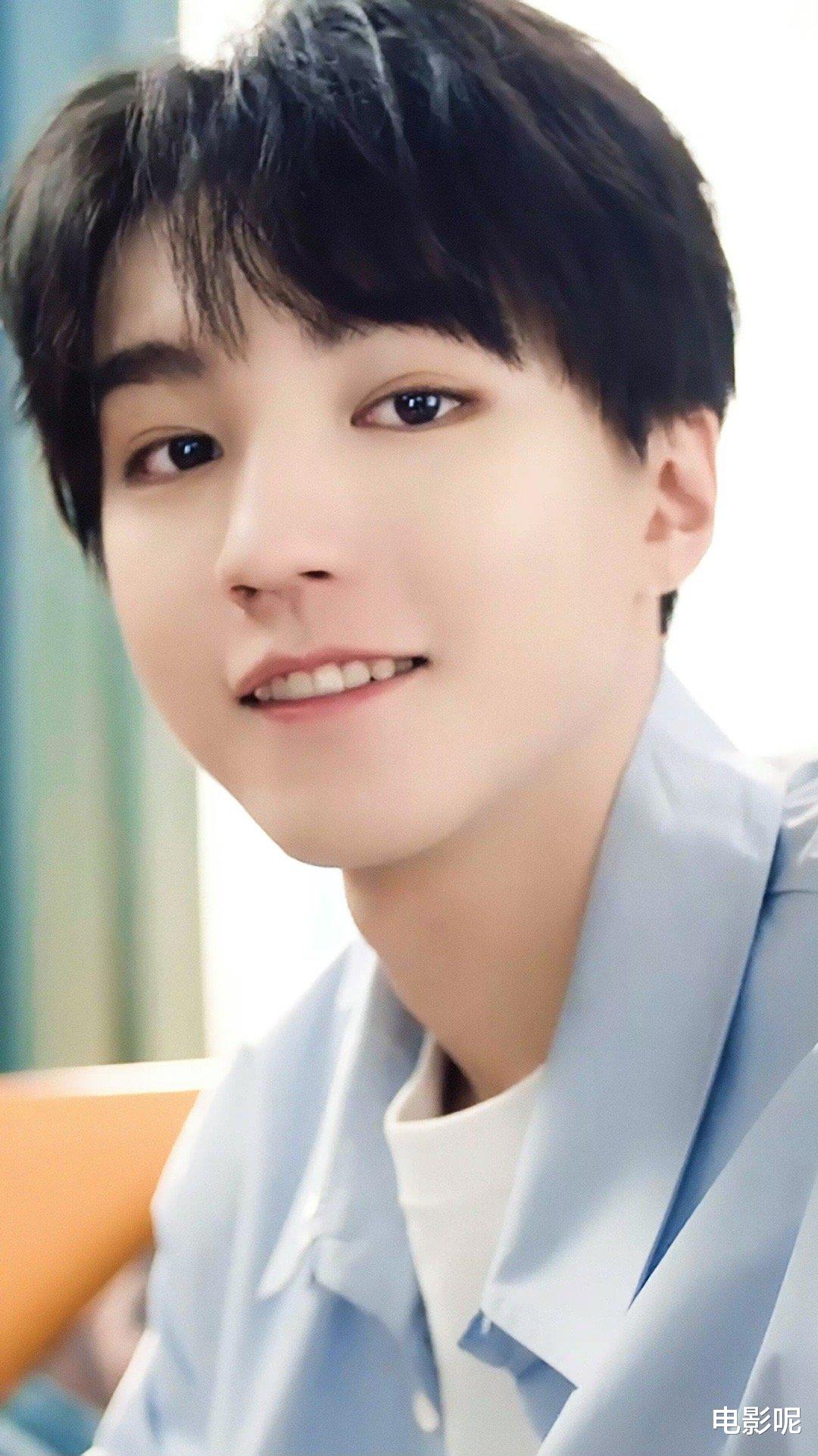 韩素希|王俊凯现身朋友圈,给所有人派送红包,还被路人怀疑是假王俊凯