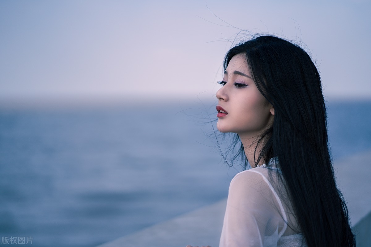 文说情感|丈夫:晚上不回去了,公司要求加班,妻子:你旁边的女人是谁