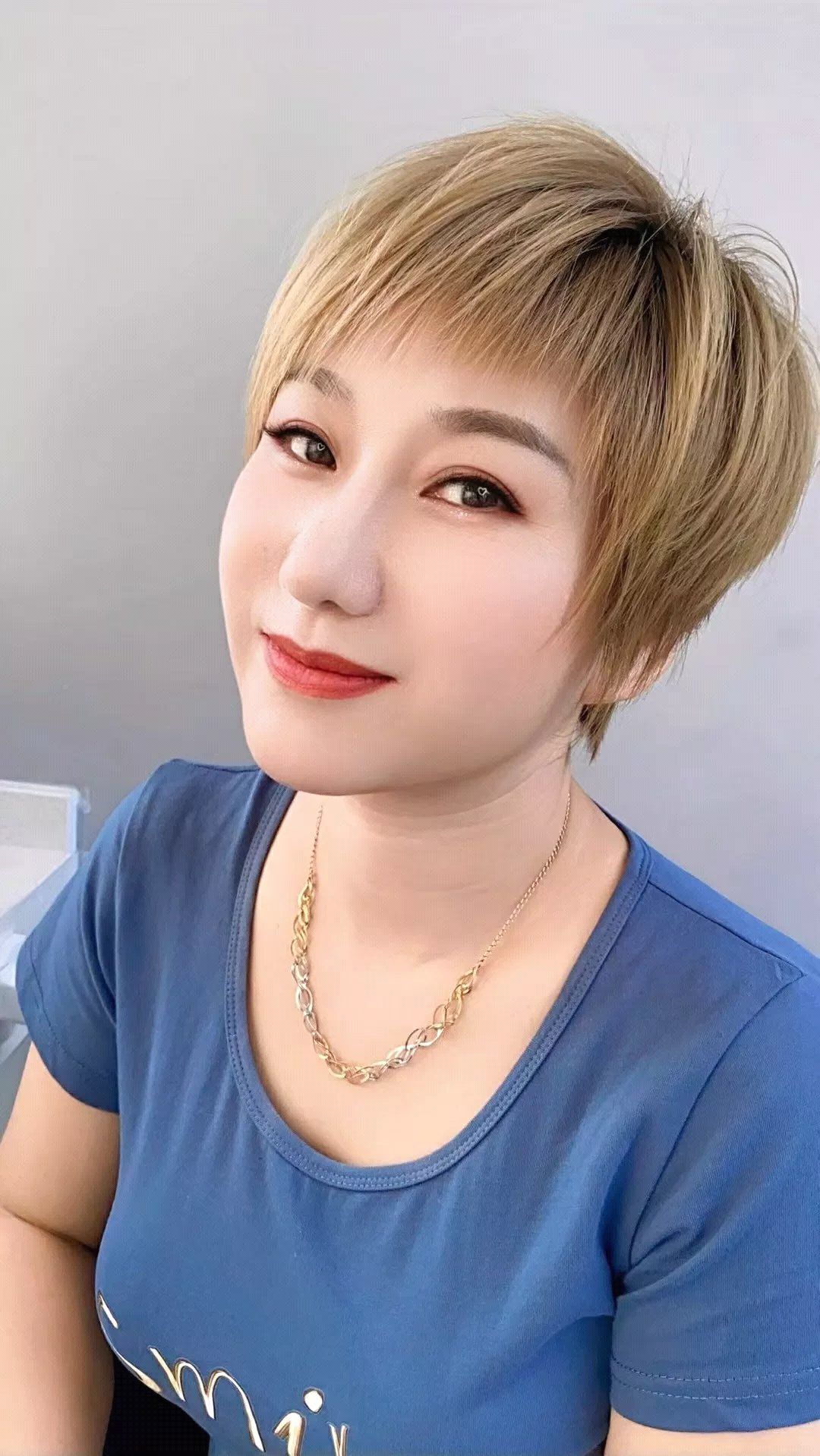 便秘 短发怎么做好看？全头烫纹理烫超短刘海，今天这15款都让人心动