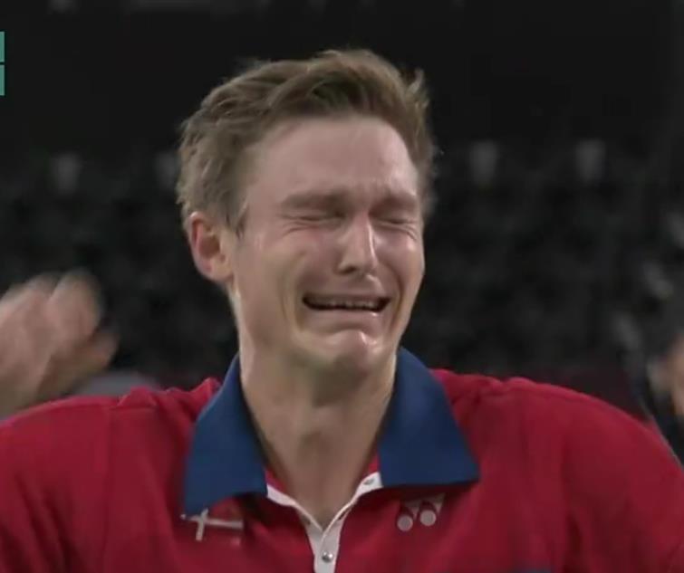 行星秘闻|情绪大失控！击败谌龙夺冠，安赛龙痛哭到脸部变形，2人交换球衣