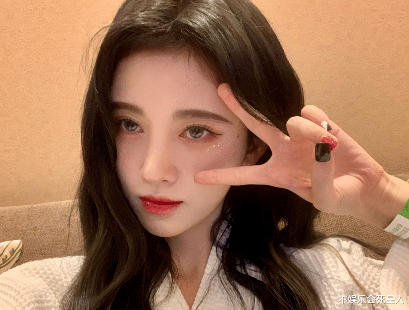 鞠婧祎|鞠婧祎要被翻版取代了，网传来自同一个操刀医生，粉丝却集体抗议