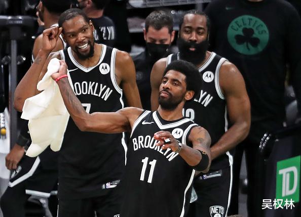 詹姆斯·哈登|令人绝望！同一位置狂飙三分，三巨头轮番轰炸，这谁顶得住？