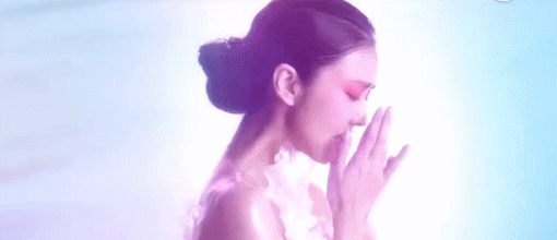 薛凯琪|“港圈最后的少女”消失10年高调复出，艳压内娱小花：不愧是我的童年女神！