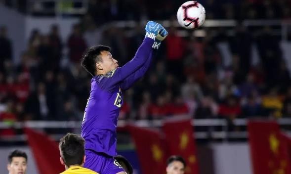 龙尚屋语 陈威成上港门将位置新黑马，足协杯表现可圈可点，赢得球迷认可