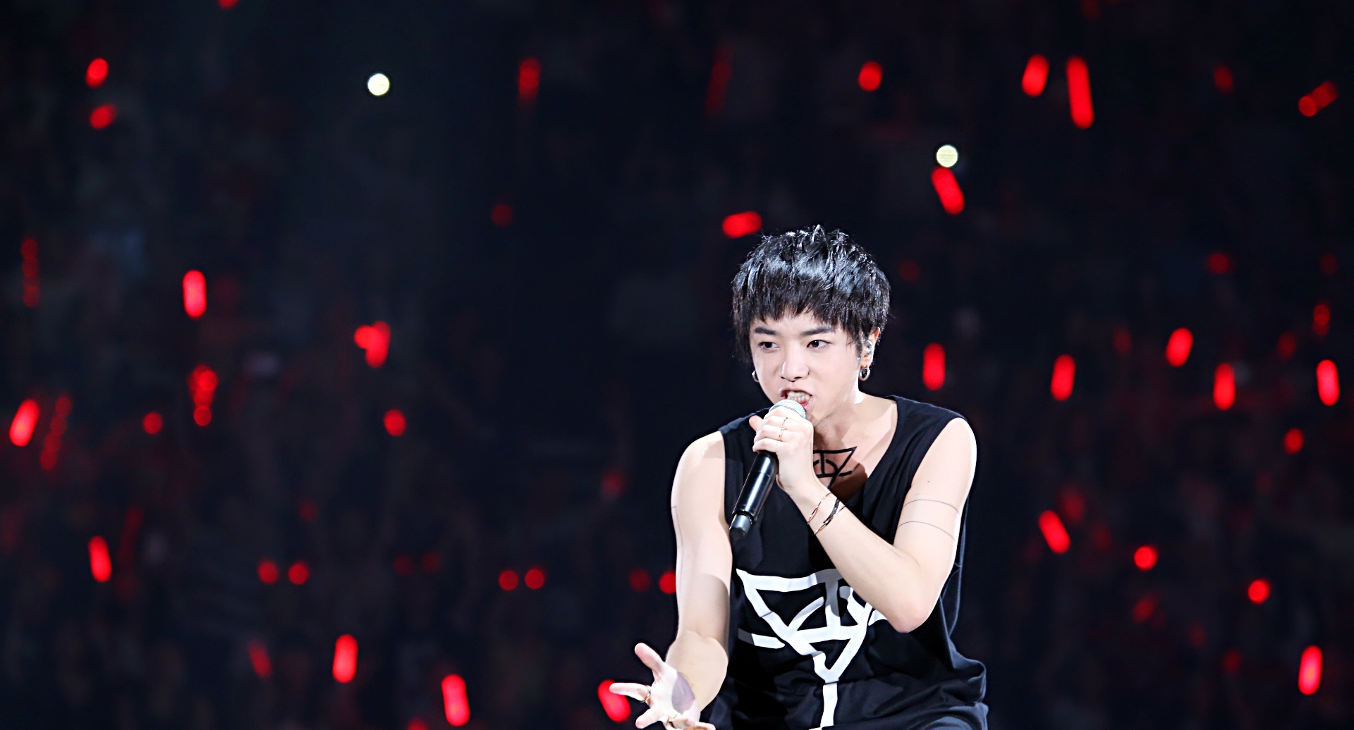 华晨宇|刚确定参加和平精英,后脚就被热搜安排,华晨宇挡了谁的道