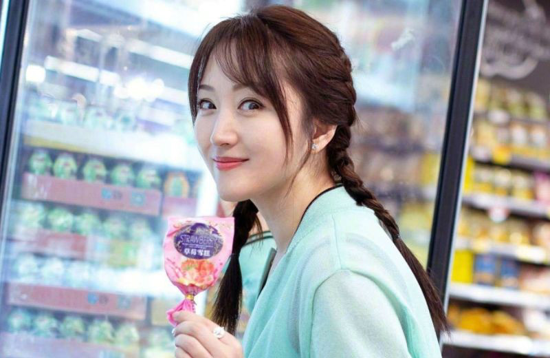 杨钰莹|当年的杨钰莹究竟有多美？一颦一笑勾人心，清纯动人