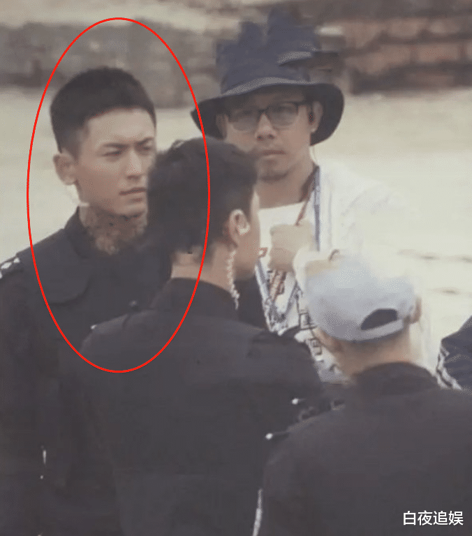 黄景瑜|男生健身有多重要？黄景瑜王一博张哲瀚同穿警服，身形对比很显然