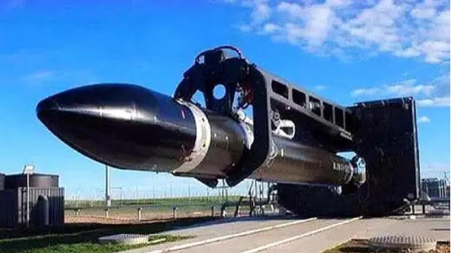 |中国再亮杀手锏！可炸毁10万吨航母，美国强烈要求：不要出口