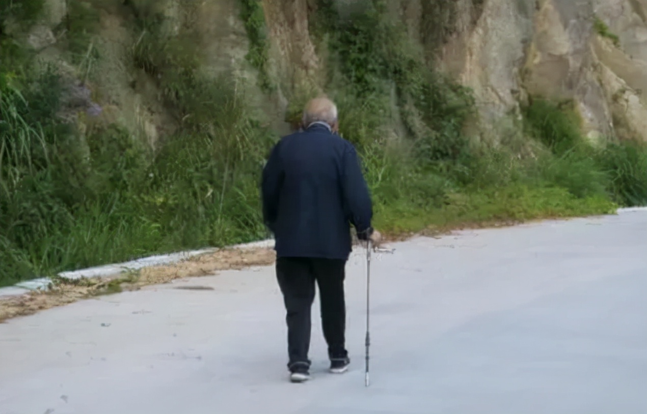 糖果的妈妈|年轻时的任性换来“晚景凄凉”，真的会有父母，让儿女想躲着走？