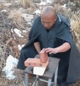 书尽心生|神回复：年纪这么大的奶奶还在两班倒，我们有什么资格不努力？