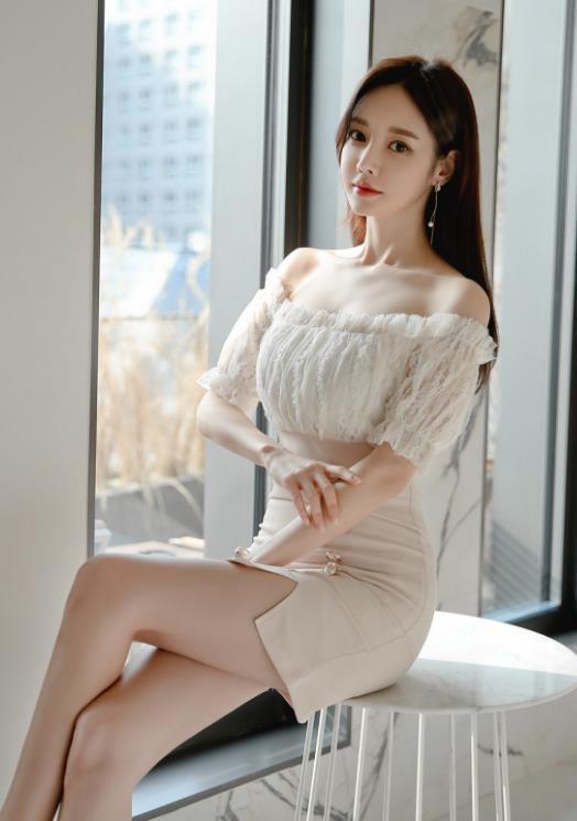 壹品穿搭|女神孙允珠高清时尚搭配：香肩流苏扇叶清纯花雪文艺裙