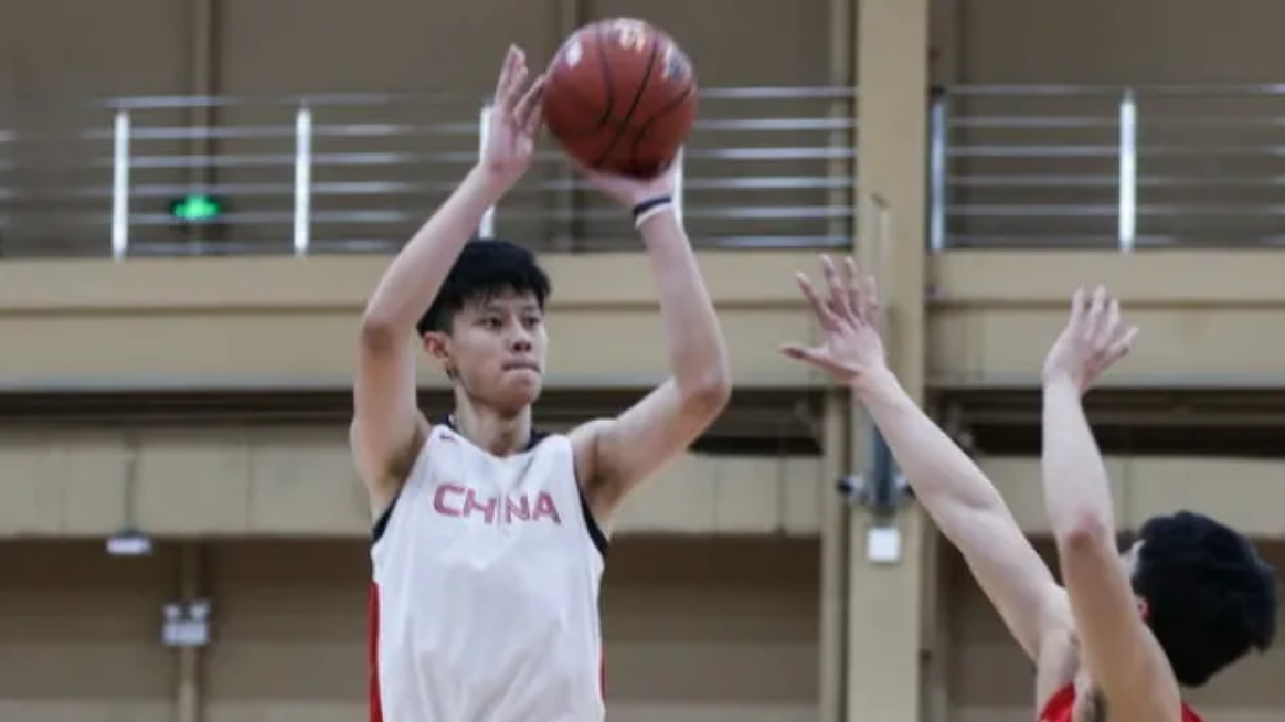 曾凡博|中国男篮的希望之星前途渺茫？点燃队未签曾凡博，已签下多个5星