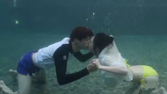 李沁|摸头杀绅士抱，李沁只有在这个男人身上，才会出现小女生的感觉