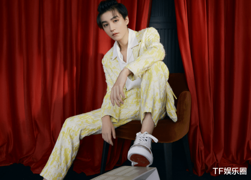 王俊凯|TFBOYS秋晚节目单：王俊凯杨千嬅合唱，王源独唱，千玺节目很特殊