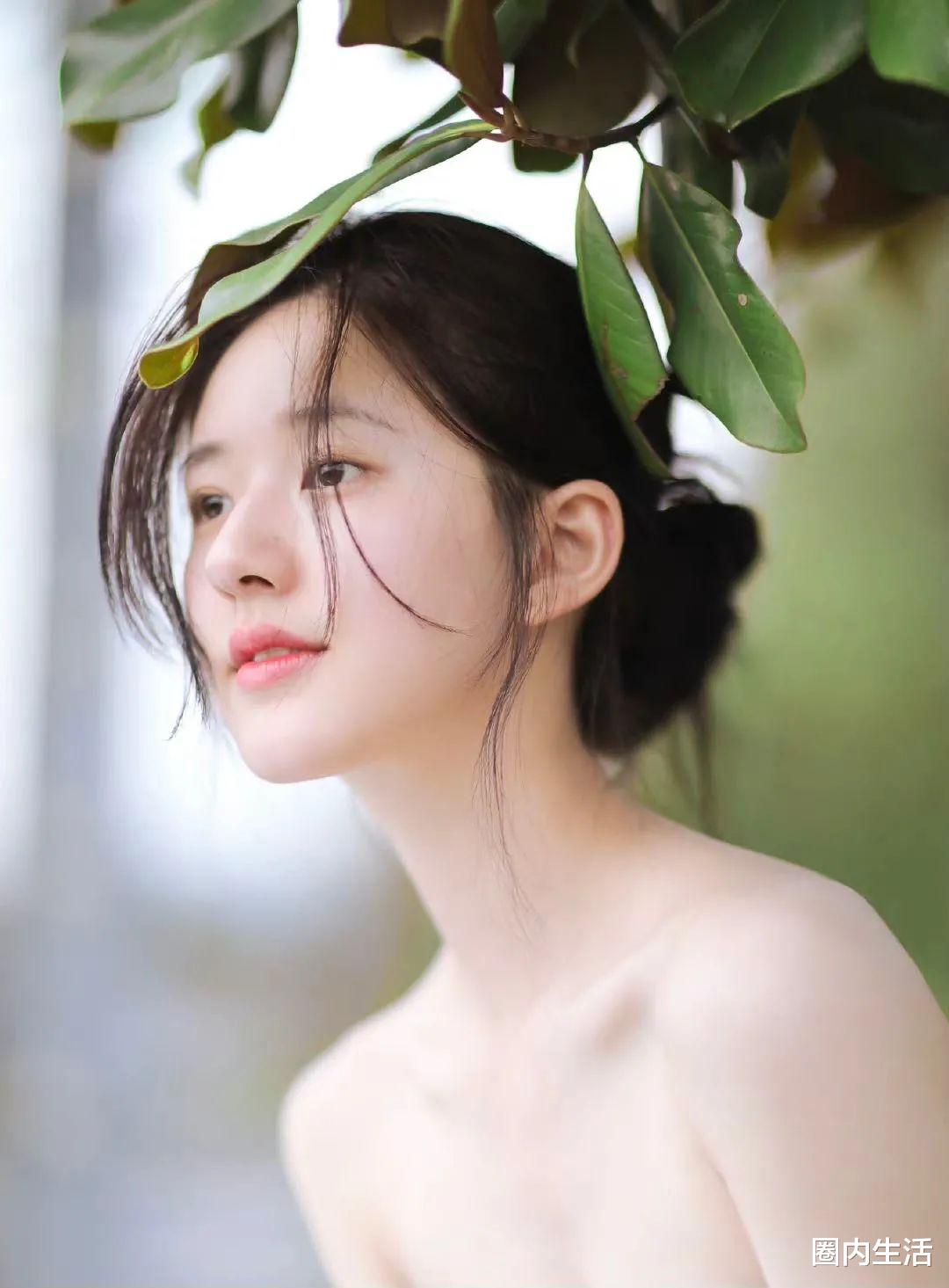 何美钿|赵露思尝试了各种风格，最终还是决定走小白花路线？