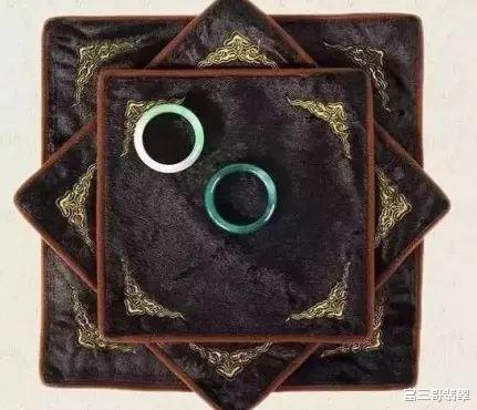 |翡翠实战行家教你怎么买翡翠手镯买得实惠又不会上当受骗！