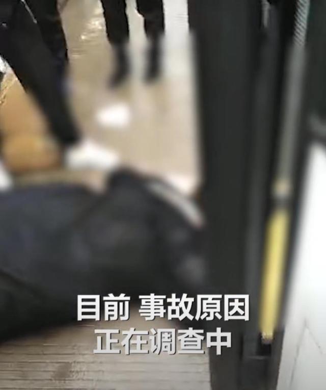 霞驿站 江苏南通：女子突然倒地被公交“意外”碾压，监控记录揪心一幕