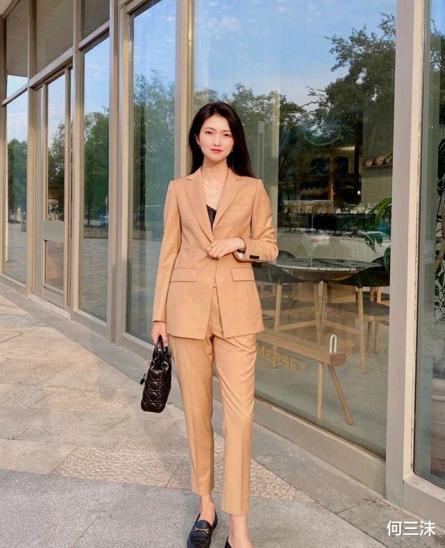 何三沫 怎么搭配服装才显瘦？注意几个穿搭技巧，既显瘦又显腿长