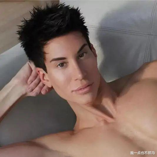 孙艺珍|10年花了「一千万整容」，他成为了「芭比真人男友」！