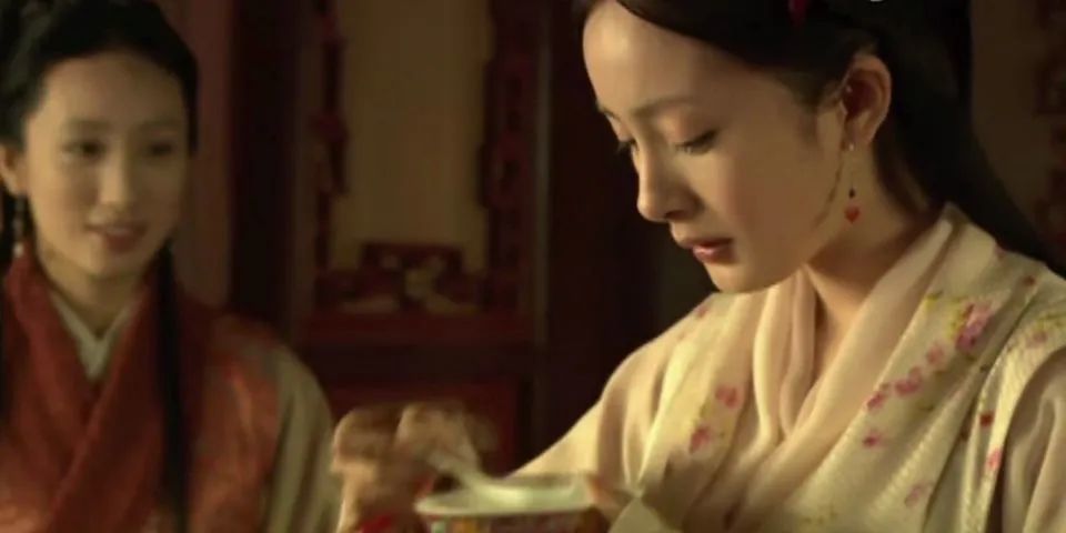 张翰|杨幂恋情曝光？杨幂满脸甜蜜主动拉手，男主却略显害羞