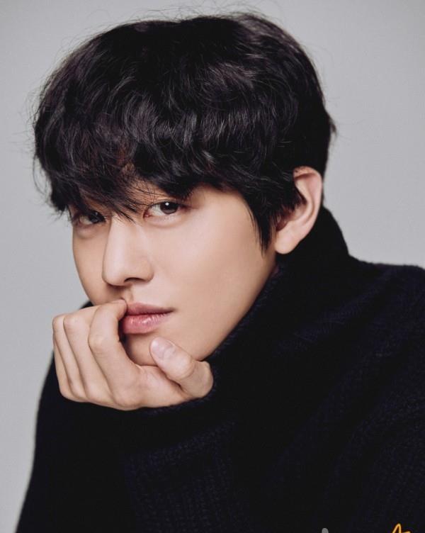 安孝燮|《社内相亲》预告公开！安孝燮化身霸道总裁，情定金世正