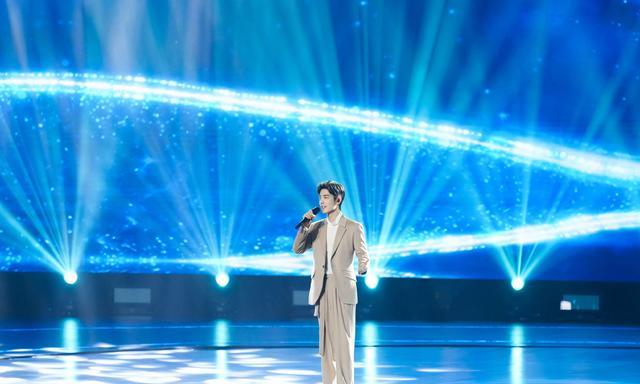 肖战|肖战工作室大手笔，发布多组写真，粉丝表示收获了太多的惊喜！