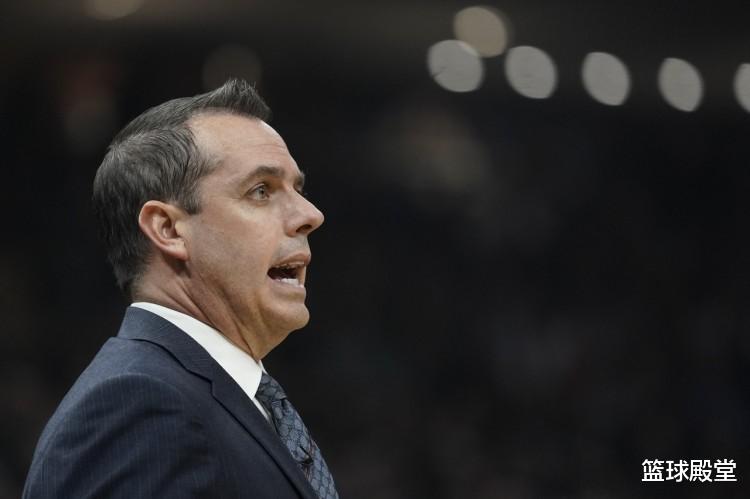 湖人队|湖人惨败爵士！攻守全崩，佩林卡+沃格尔引众怒，塔克沦为毒瘤