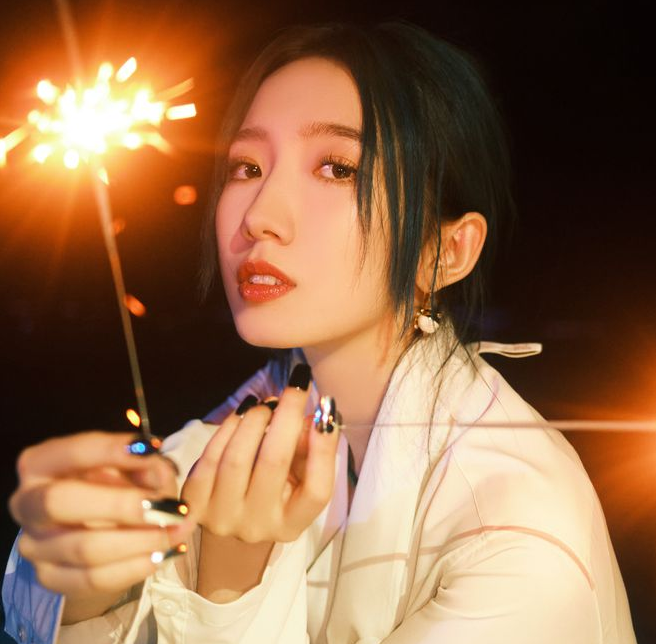 林满江|“小三”事件后，孟美岐和王一博的真相也来了