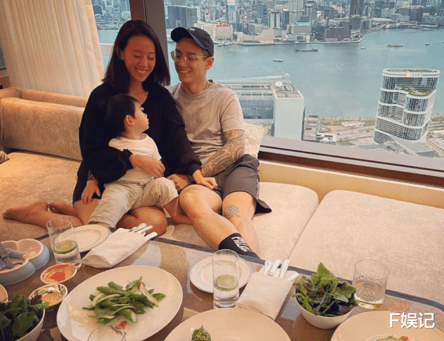 TVB|前TVB小花和亲友为老公庆生 晒老公和儿子的温馨合影很有爱