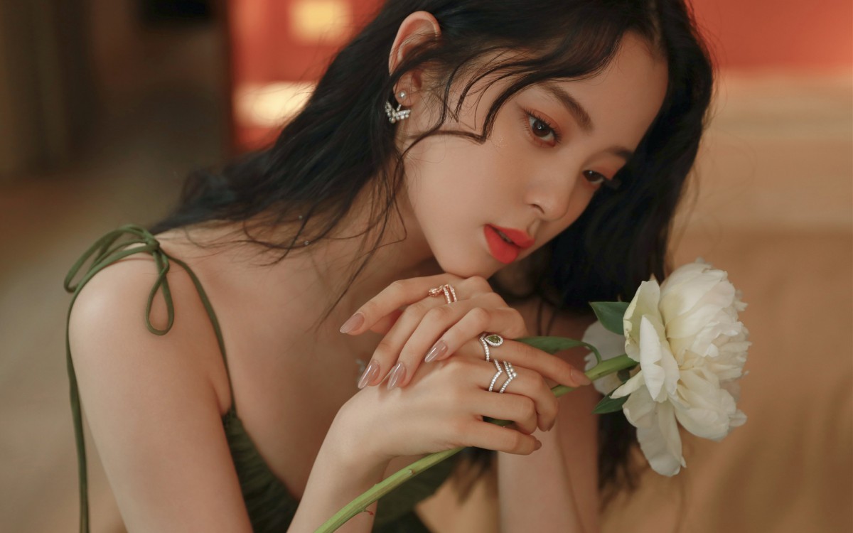 侯明昊|周也一脚踏两船？已经有了赖冠霖的周也，为什么还会和侯明昊炒cp