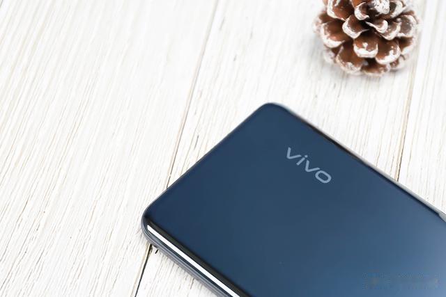 vivo y55s|vivo Y55s圖賞：透澤鏡面質感，呼吸云階設計