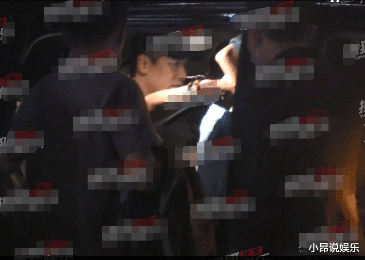 三德子|于晓光搂美女疑出轨，曾和妻子说出轨就一起死，宠妻人设让人心寒