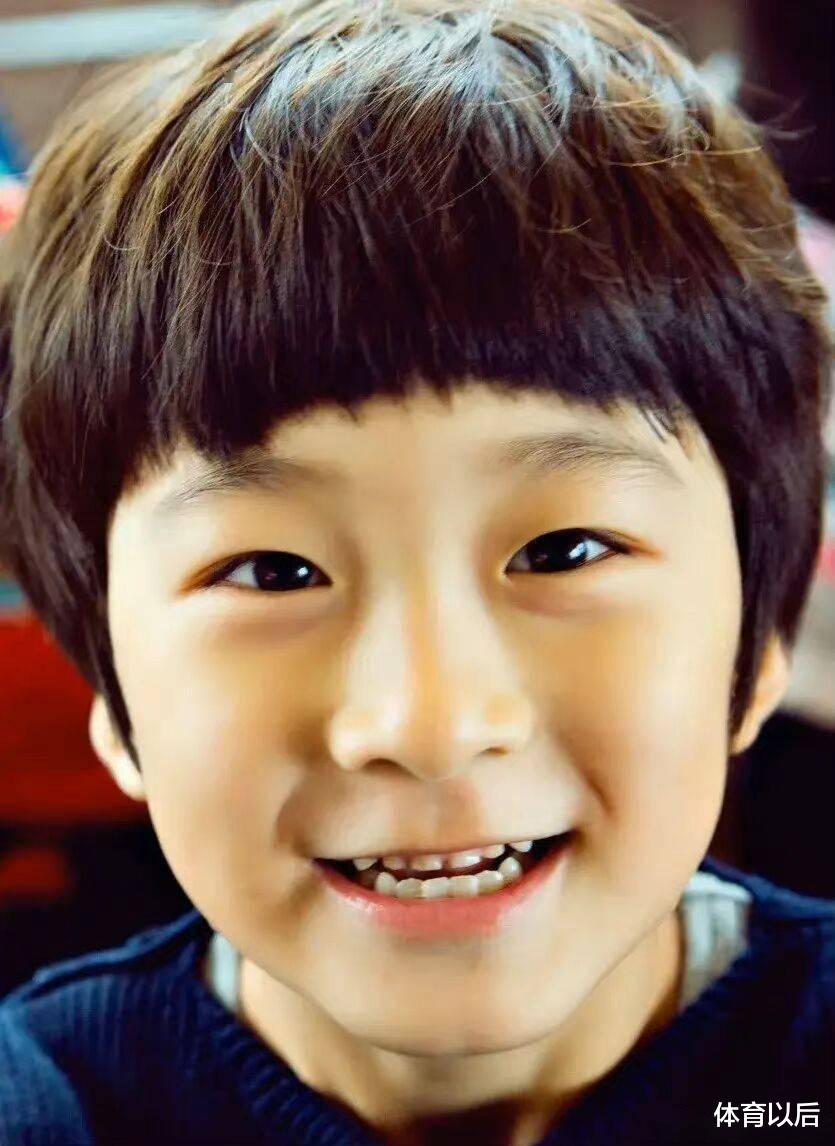 佛系|张亮晒照为儿子庆生，14岁天天直逼180变大男孩，与爸爸越发相似