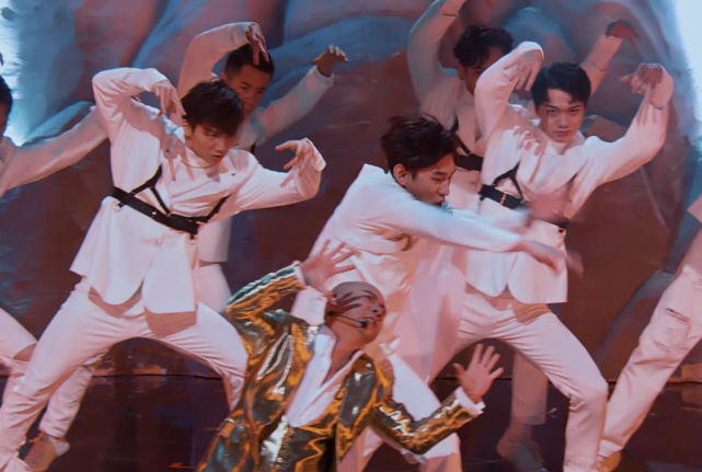 张卫健|放下原唱歌！追光吧张卫健凭《怀念战友》完美逆袭，从垫底变第一