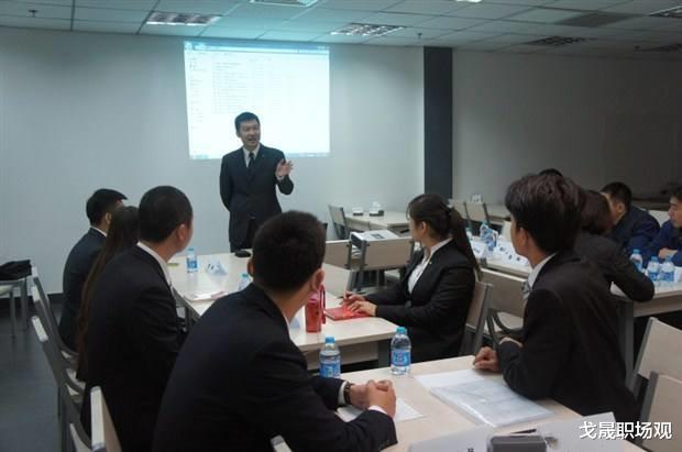 |职场上，这4个臭毛病会严重阻碍你的进步与发展，千万别掉以轻心