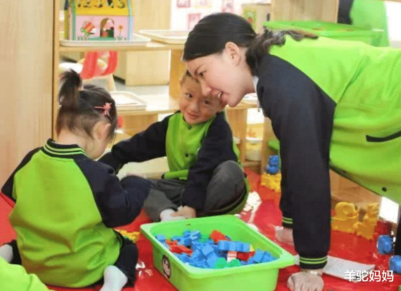 羊驼妈妈|幼儿园到底该选公立还是私立?小学2年级差距尽显,你选对了吗?