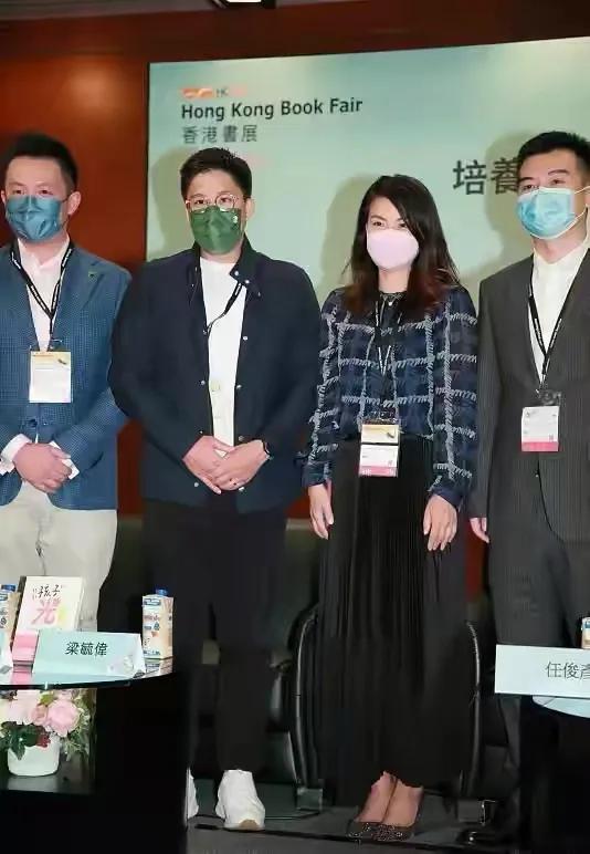 加菲猫说时尚|郭晶晶又为国人长脸！将担任东京奥运会跳水评委，夫妻俩笑得超甜