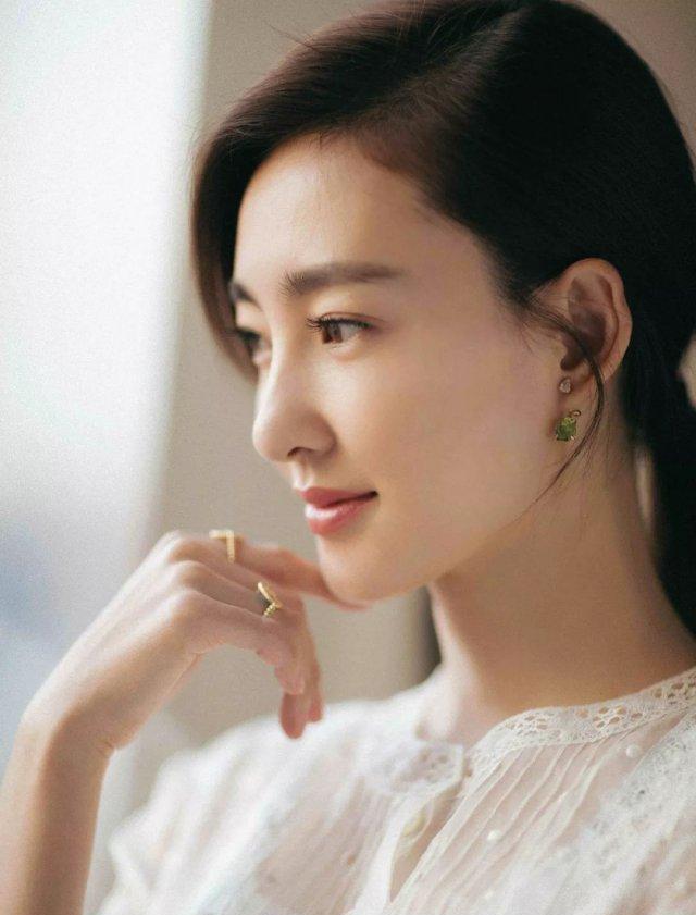 王灿|气质较好的女人，一般都有以下4个好习惯，精致护肤是第一条