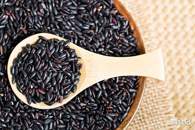 黑豆|6种“黑色”食物，堪称年轻人的“门面担当”，男人女人都要多吃