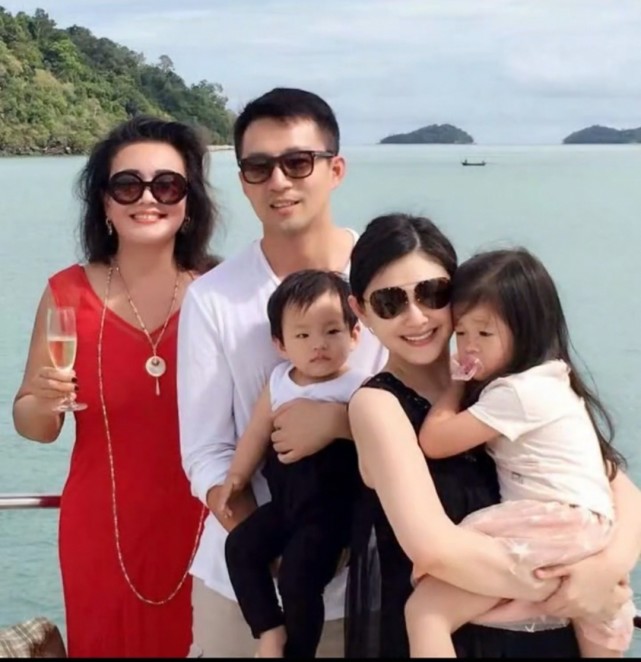 汪小菲|汪小菲发话“挨个告”后，张兰怒斥垃圾人，点赞儿子背锅信息量大