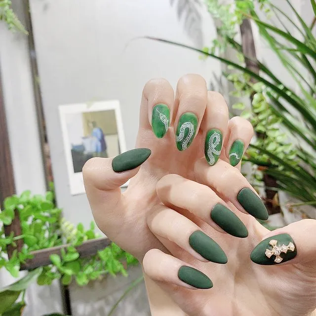 美甲|简约不花哨的INS风美甲，很高级~