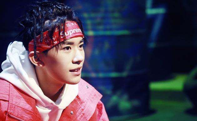 易烊千玺|吴京透露易烊千玺伤情，恢复情况让人忧，难道他的星路就此终结？