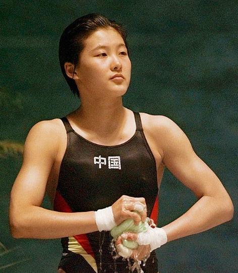 程凌云|陈慧珊的坎坷情路：因梁锦松与初婚老公离婚，二婚老公又惨遭破产