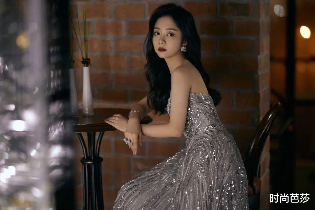 眼妆|幼态脸的她，营造起高级氛围感也这么绝？