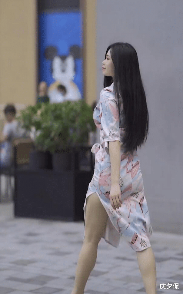 穿衣搭配|职场风的双开叉造型，看着就像“都市美女”，气质十足