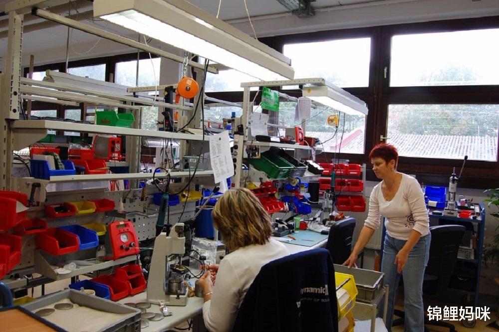 锦鲤妈咪|“双减”过后,学生快乐家长愁:普通孩子或许很难“出头”?