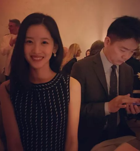 章泽天|章泽天近照曝光，刘强东出轨2年后，她的野心终于藏不住了！