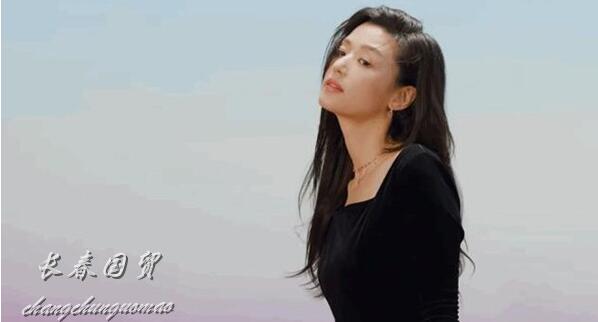 香港|39岁全智贤近照曝光，身材纤细五官精致，完全看不出是双宝妈